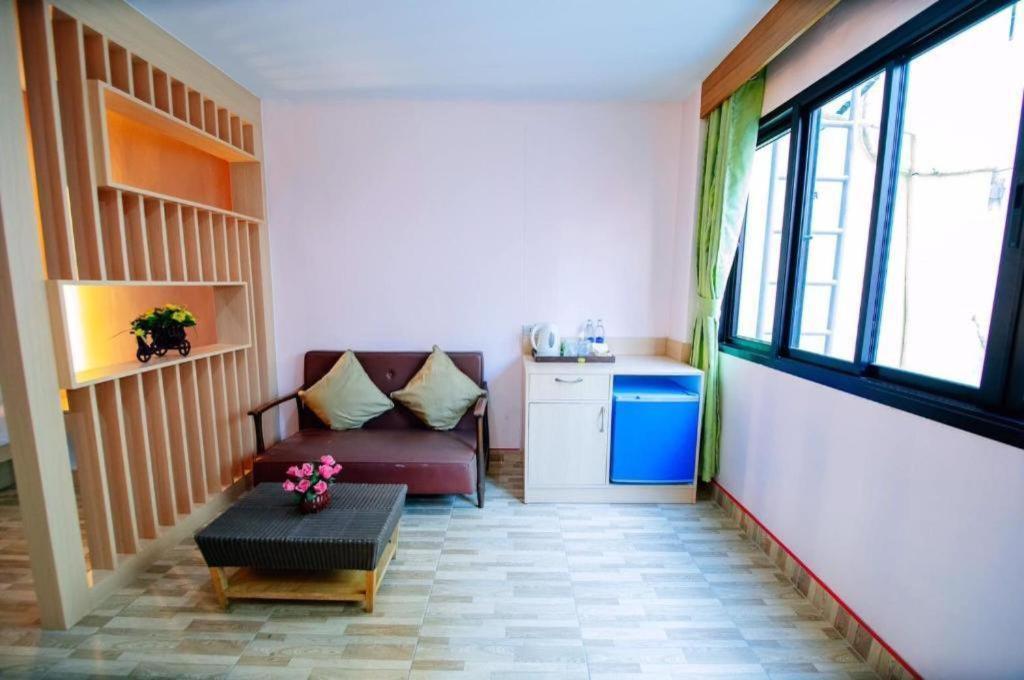 Hotel Oyo 343 Wanna Marine Patong Exterior foto